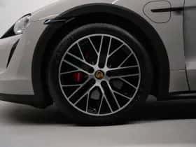 Porsche Taycan (2022) thumbnail 8