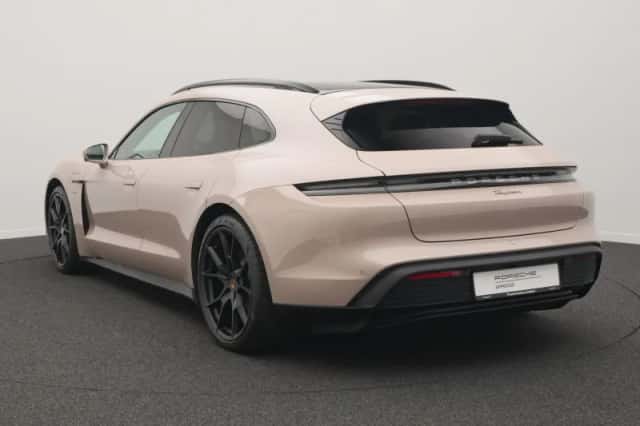 Porsche Taycan (2023) thumbnail 3