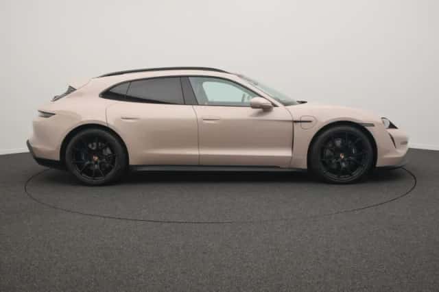 Porsche Taycan (2023) thumbnail 6