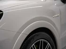 Porsche Cayenne (2024) thumbnail 8