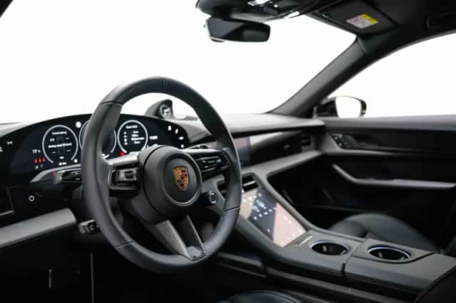 Porsche Taycan (0) thumbnail 4