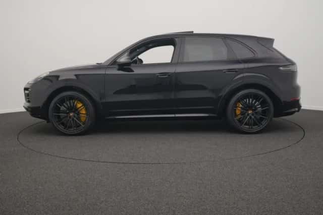 Porsche Cayenne (2022) thumbnail 2