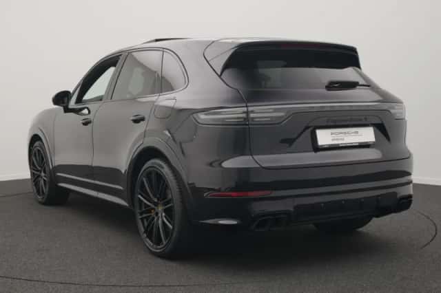 Porsche Cayenne (2022) thumbnail 3