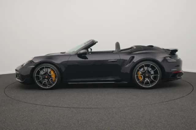 Porsche 911 (2022) thumbnail 2