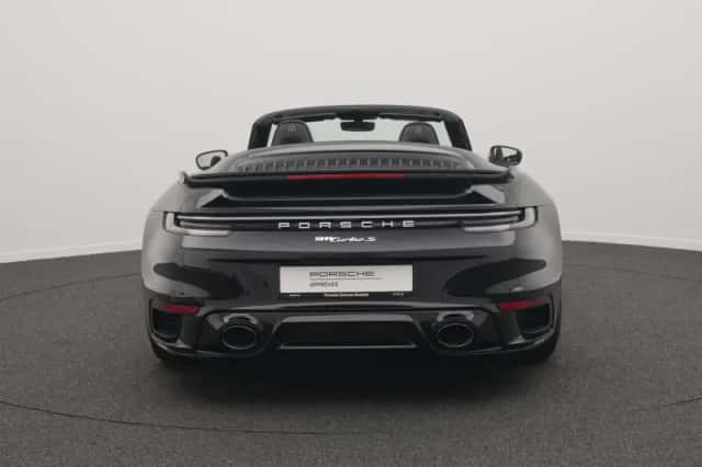 Porsche 911 (2022) thumbnail 4