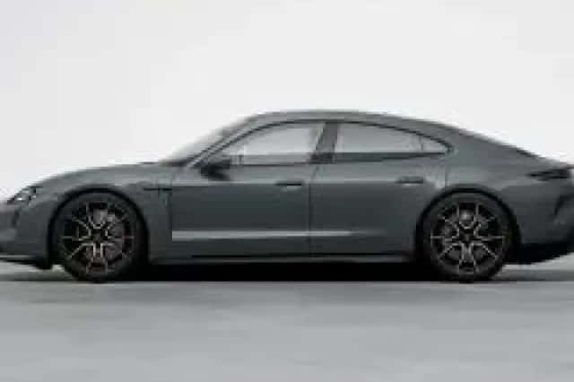 Porsche Taycan (2024) thumbnail 2