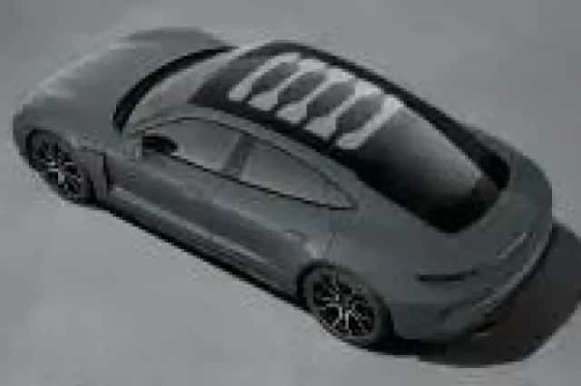 Porsche Taycan (2024) thumbnail 4