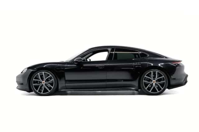 Porsche Taycan (2026) thumbnail 2