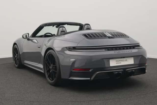 Porsche 911 (2025) thumbnail 3