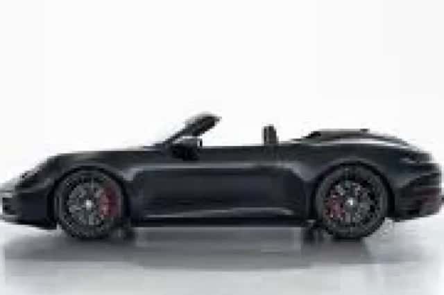 Porsche 911 (2022) thumbnail 2