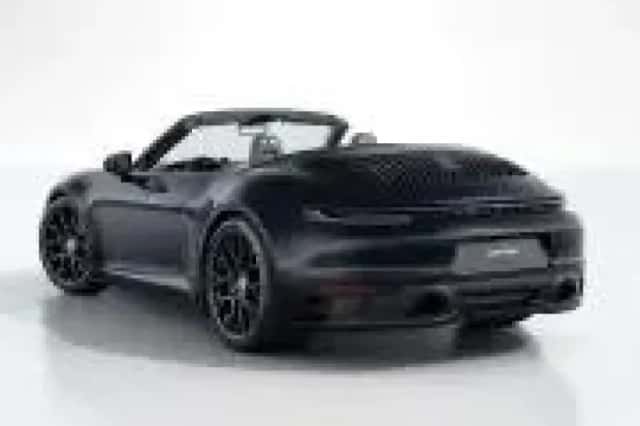 Porsche 911 (2022) thumbnail 3
