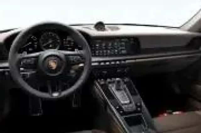 Porsche 911 (2022) thumbnail 5