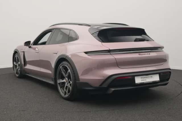 Porsche Taycan (2022) thumbnail 3