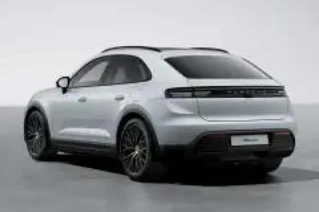 Porsche Macan (2025) thumbnail 3
