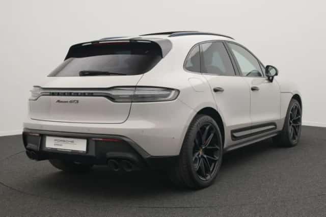 Porsche Macan (2022) thumbnail 5