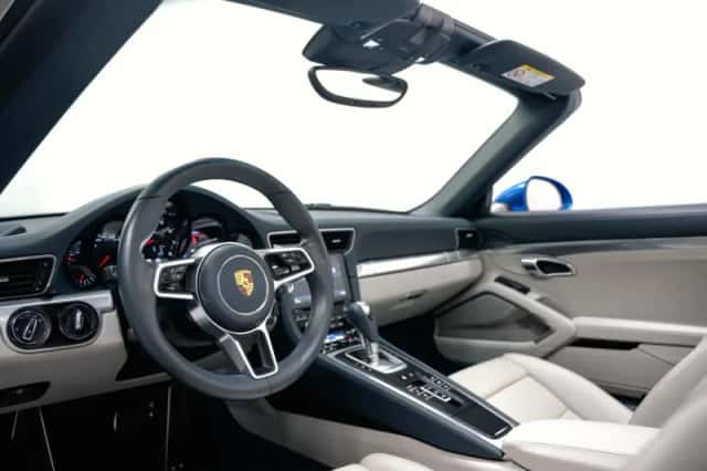 Porsche 911 (2016) thumbnail 4
