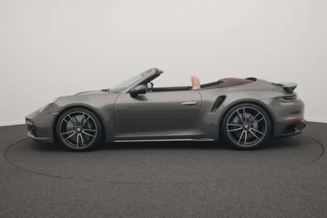 Porsche 911 (2022) thumbnail 6