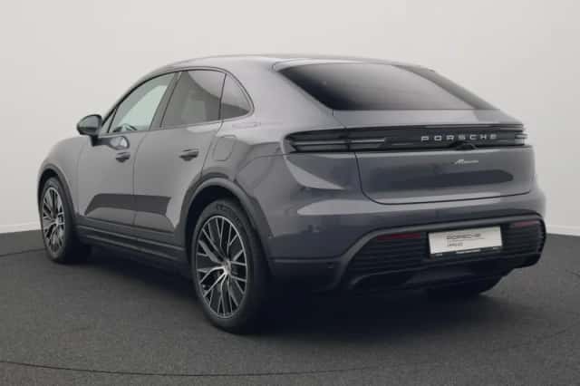 Porsche Macan (2025) thumbnail 3