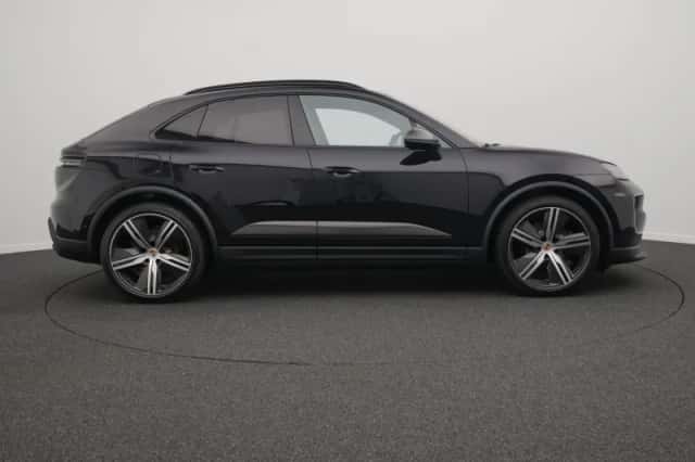 Porsche Macan (2026) thumbnail 6