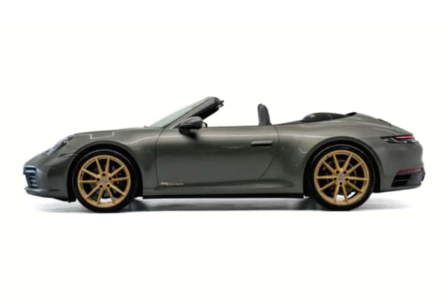 Porsche 911 (2024) thumbnail 2