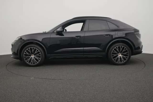 Porsche Macan (2026) thumbnail 2