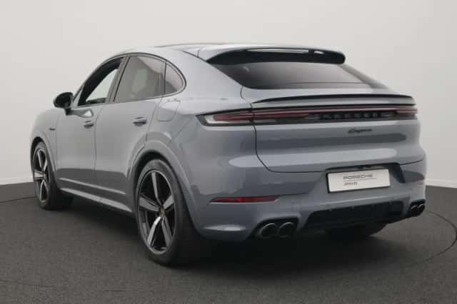 Porsche Cayenne (2024) thumbnail 3