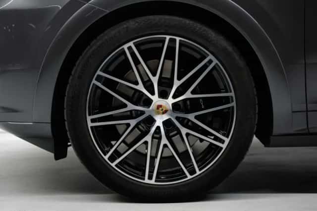 Porsche Cayenne (2024) thumbnail 5