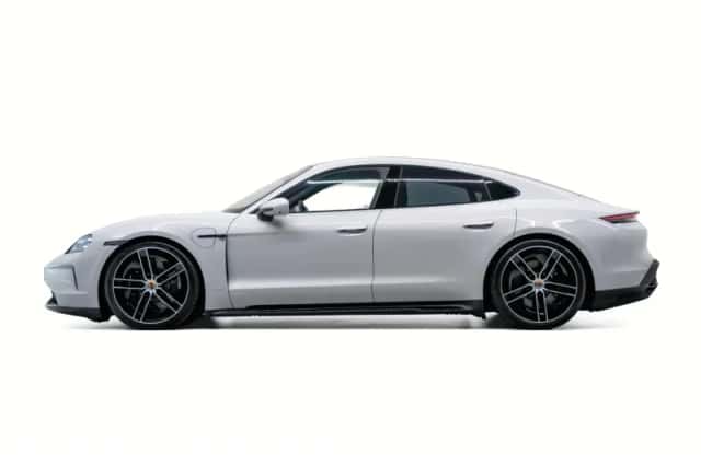 Porsche Taycan (2025) thumbnail 2