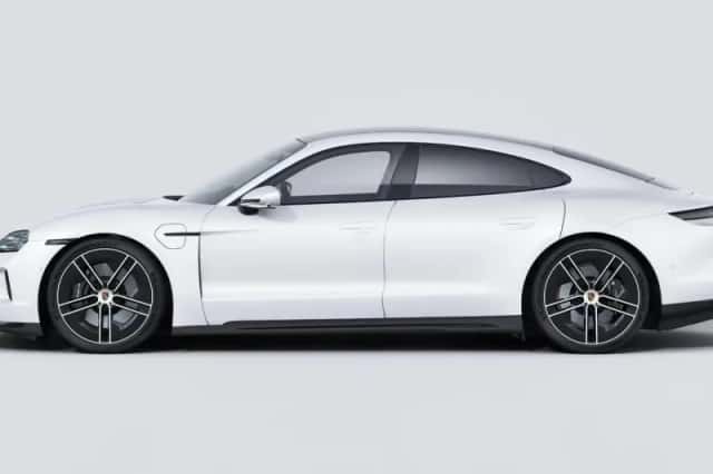 Porsche Taycan (2025) thumbnail 2