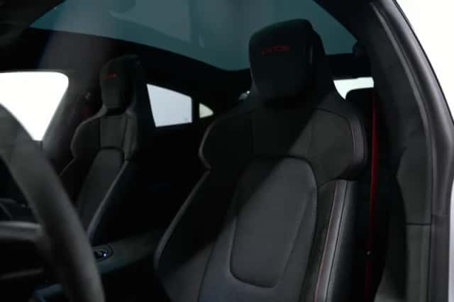Porsche Taycan (2025) thumbnail 5