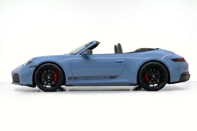 Porsche 911 (2025) thumbnail 2
