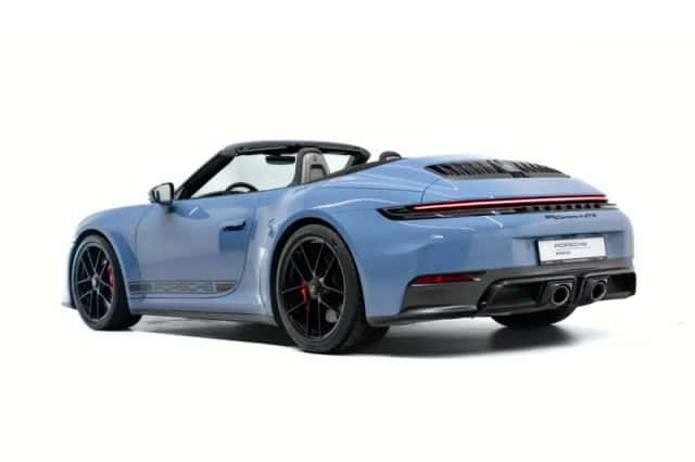 Porsche 911 (2025) thumbnail 3
