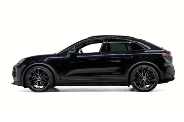 Porsche Macan (2026) thumbnail 2