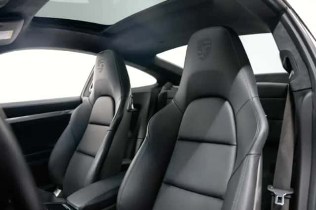 Porsche 911 (2016) thumbnail 5