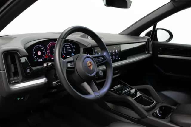 Porsche Cayenne (2023) thumbnail 4