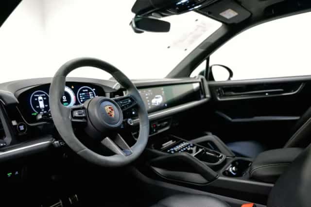 Porsche Cayenne (2024) thumbnail 4