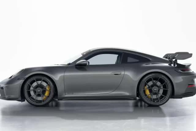 Porsche 911 (2021) thumbnail 2