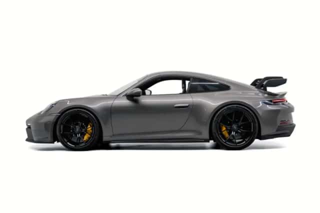 Porsche 911 (2021) thumbnail 2