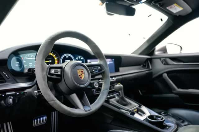 Porsche 911 (2021) thumbnail 4