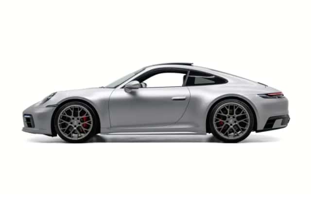 Porsche 911 (2023) thumbnail 2