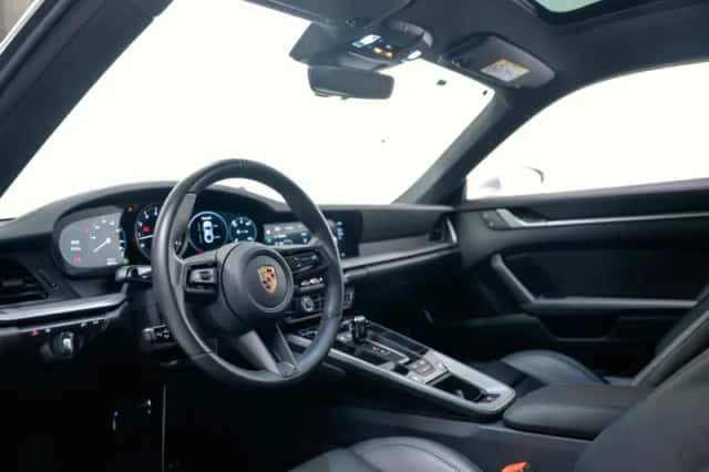 Porsche 911 (2023) thumbnail 4