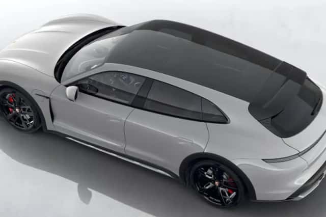 Porsche Taycan (2021) thumbnail 6