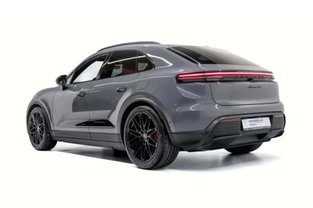 Porsche Macan (2025) thumbnail 3