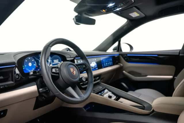 Porsche Macan (2025) thumbnail 4