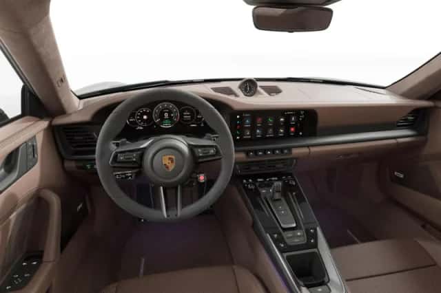 Porsche 911 (2025) thumbnail 4