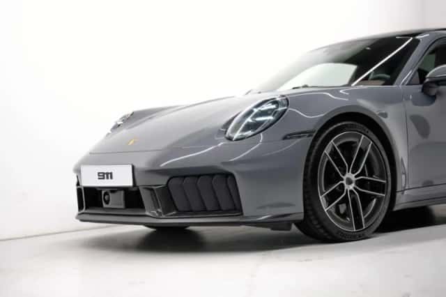 Porsche 911 (2025) thumbnail 6