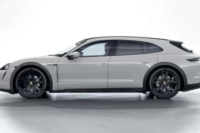 Porsche Taycan (2023) thumbnail 2