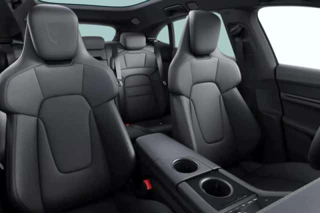 Porsche Taycan (2023) thumbnail 5