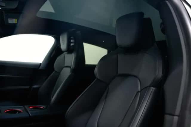 Porsche Taycan (2023) thumbnail 5