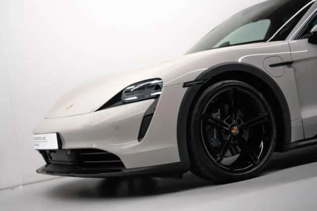 Porsche Taycan (2023) thumbnail 6